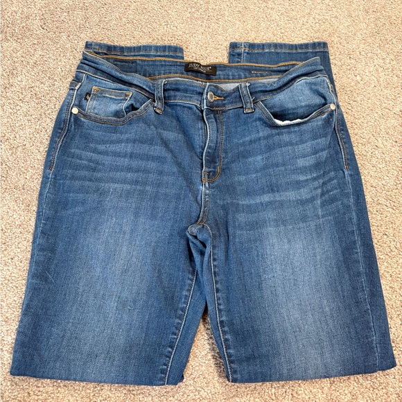 Judy Blue Straight Fit Jeans - Picture 3 of 4